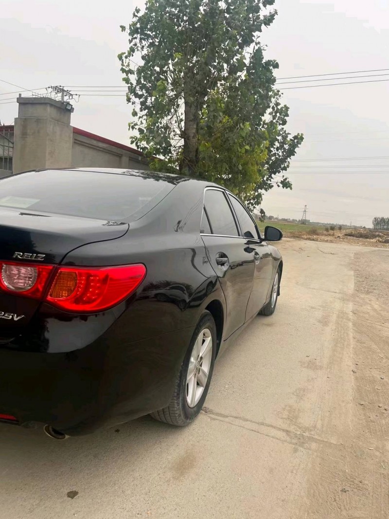 保定12年丰田锐志8