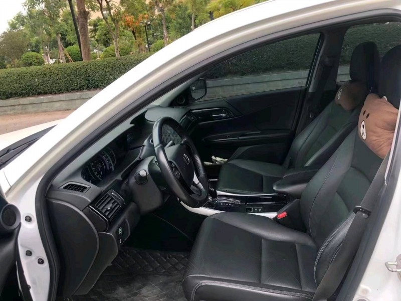 珠海18年本田雅阁8