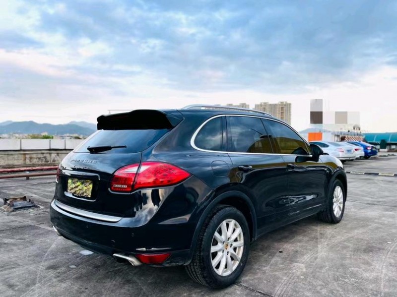 东莞11年保时捷卡宴8