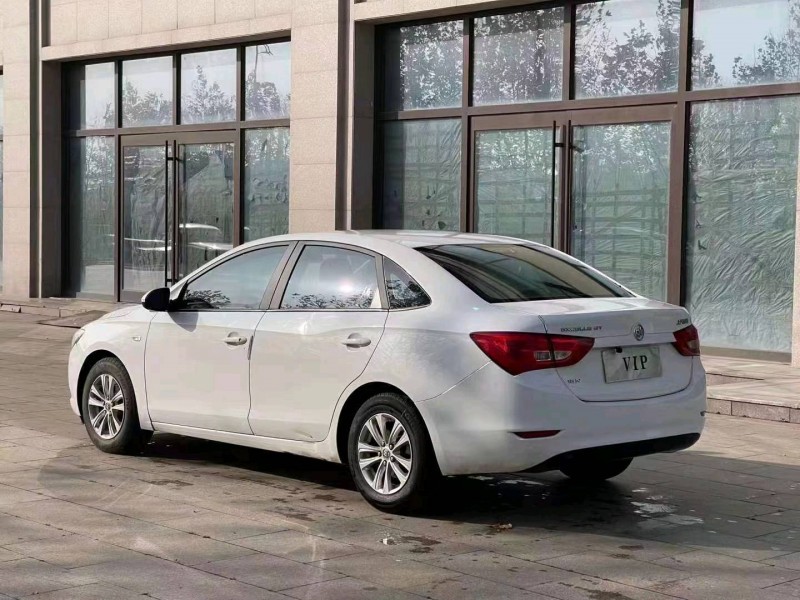 青岛17年别克英朗3