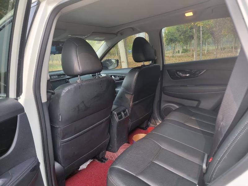 枣庄21年日产奇骏6