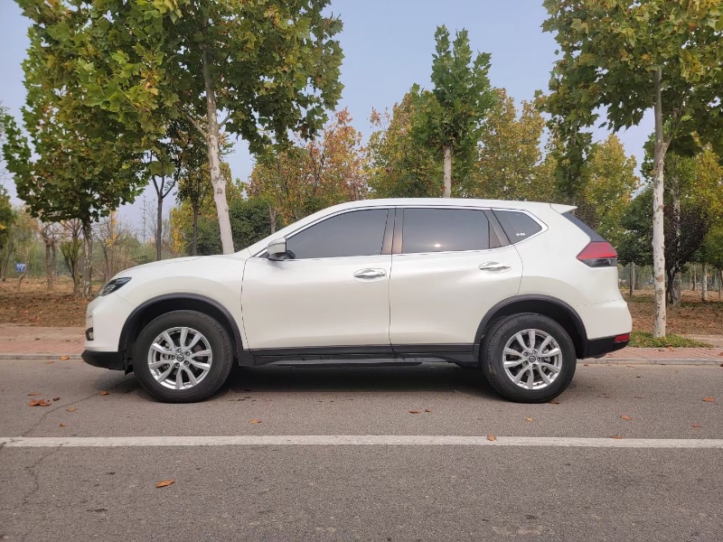 枣庄21年日产奇骏4