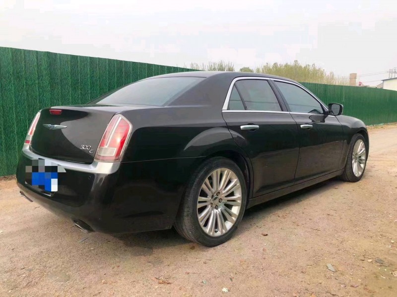 济宁13年克莱斯勒300C8
