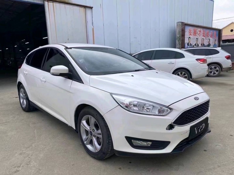 济宁16年福特福克斯2