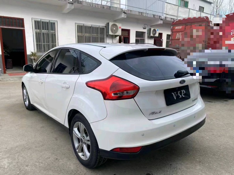 济宁16年福特福克斯7