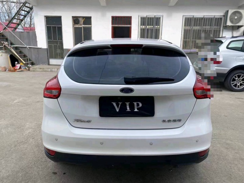 济宁16年福特福克斯8