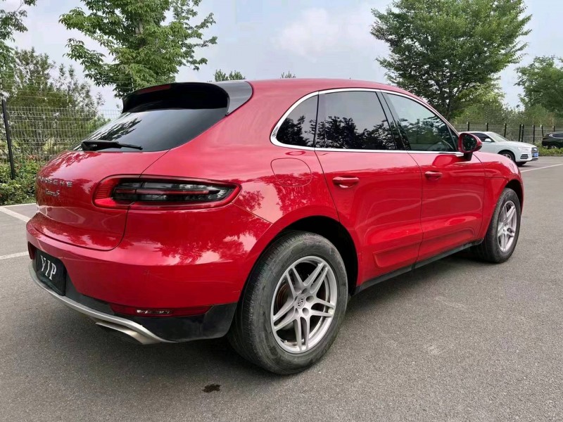 济宁17年保时捷Macan7