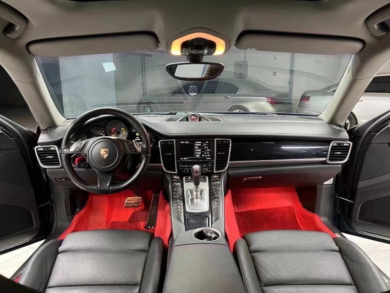 成都13年保时捷帕拉梅拉7