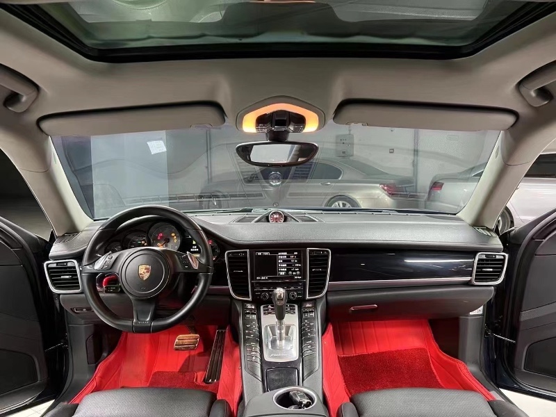 成都13年保时捷帕拉梅拉8