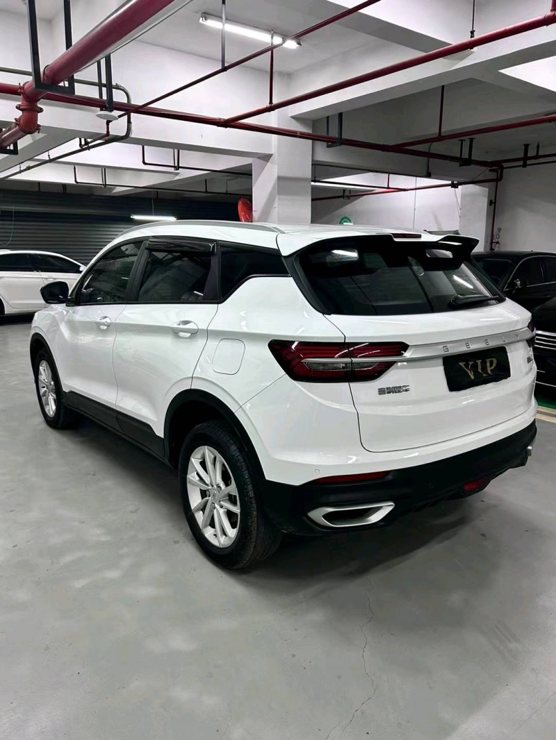 成都20年吉利缤越8