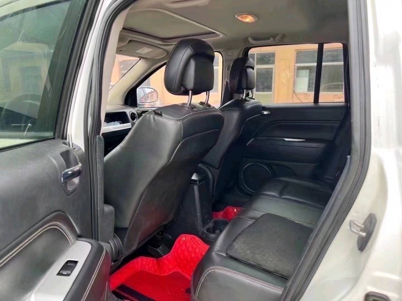 济宁15年Jeep指南者5