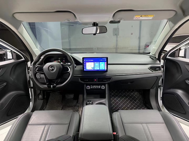 成都21年威马汽车E56