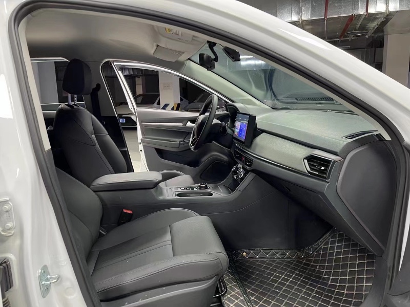 成都21年威马汽车E55