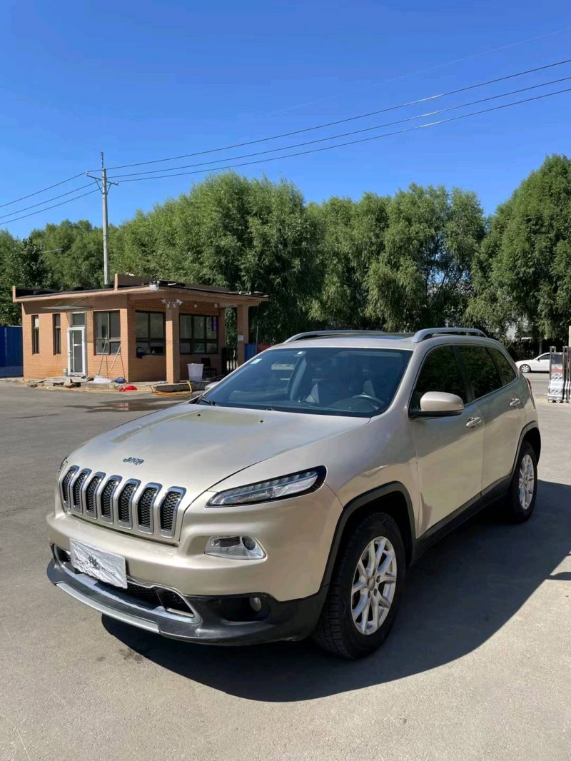 沈阳17年Jeep自由光2
