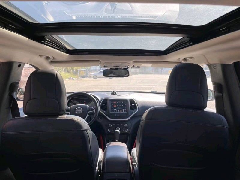 沈阳17年Jeep自由光5