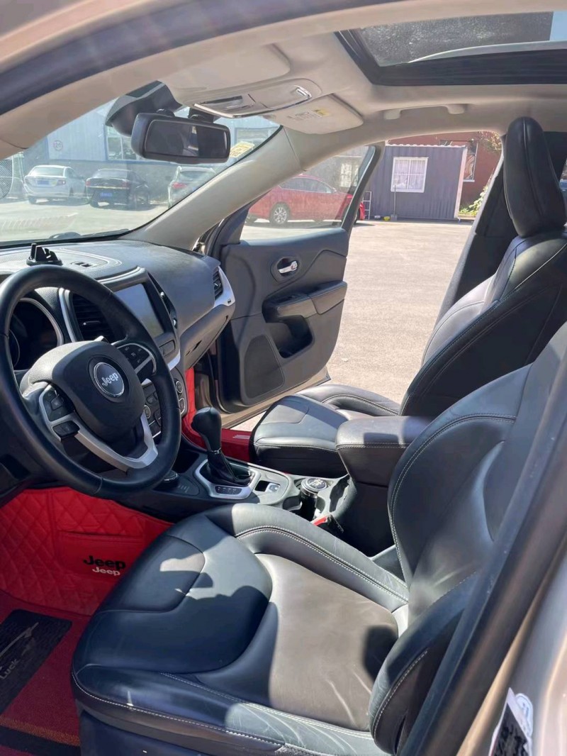 沈阳17年Jeep自由光7