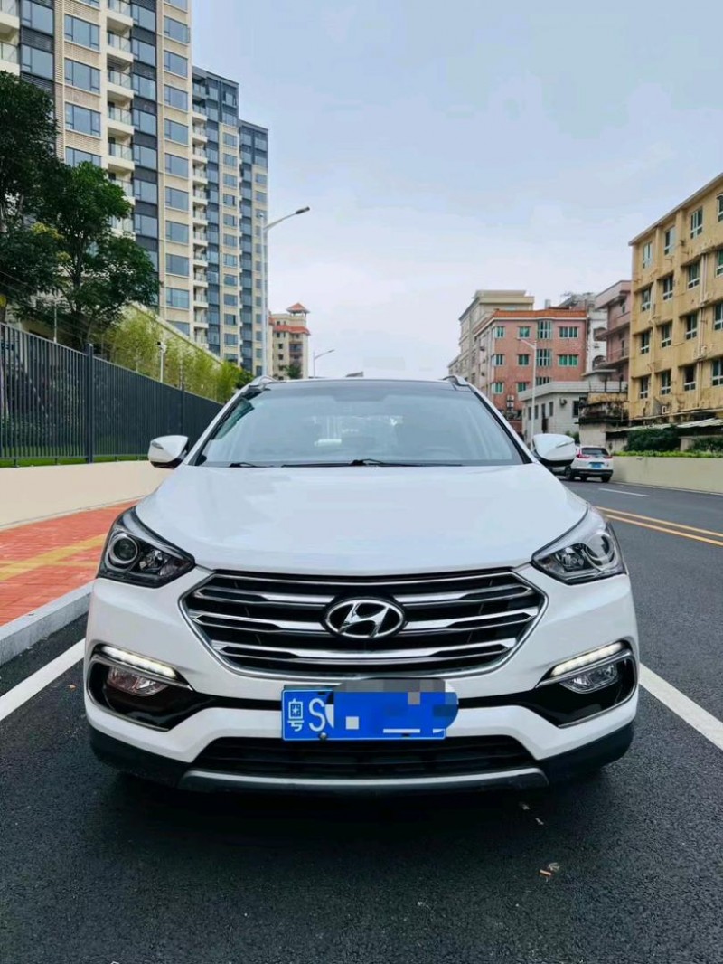 东莞17年现代全新胜达1