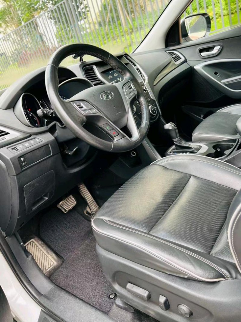 东莞17年现代全新胜达4