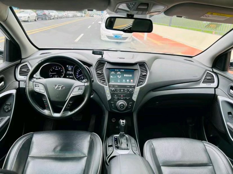 东莞17年现代全新胜达5