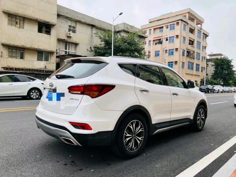 东莞17年现代全新胜达7