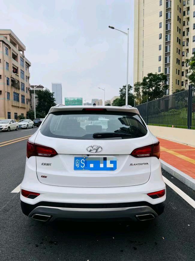 东莞17年现代全新胜达8