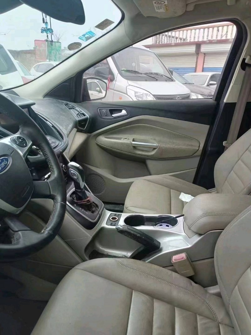 济宁13年福特翼虎5