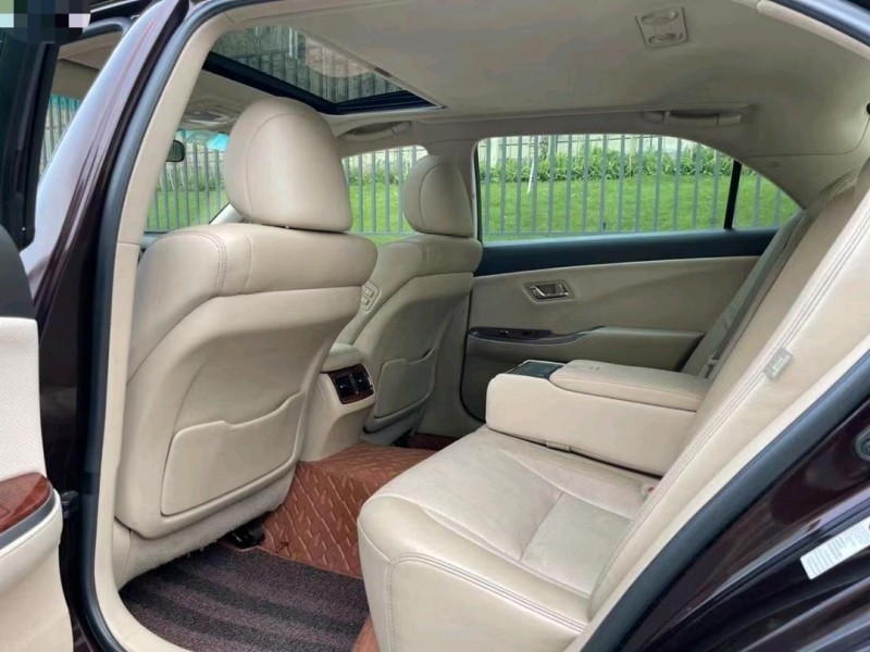 东莞14年丰田皇冠6