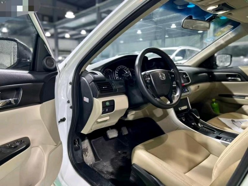 东莞15年本田雅阁4