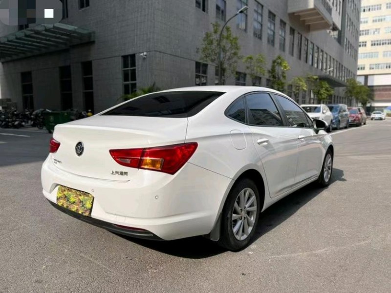 东莞17年别克威朗6