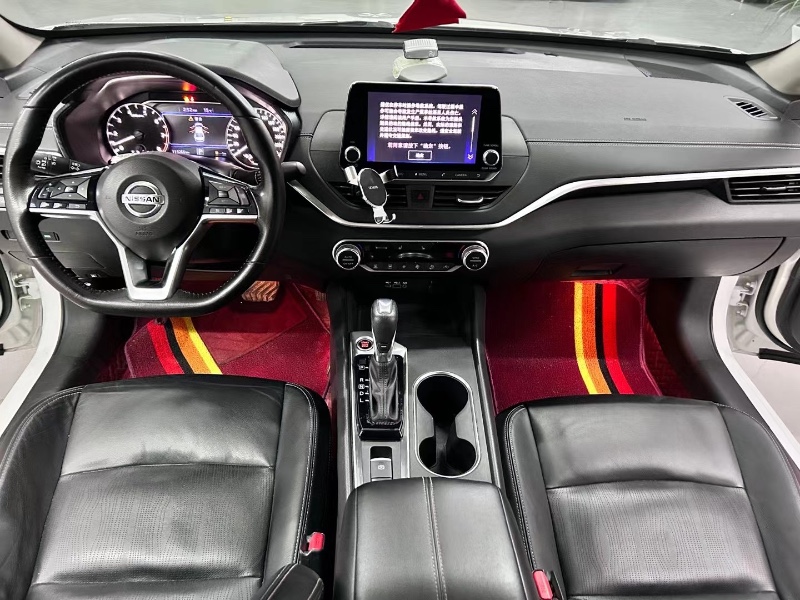 成都20年日产天籁4