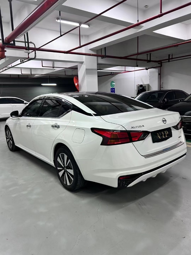 成都20年日产天籁6