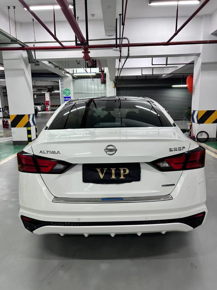 成都20年日产天籁7