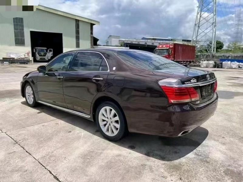 东莞15年丰田皇冠8