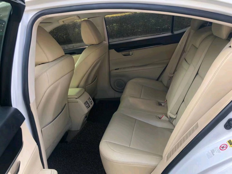 邯郸13年雷克萨斯ES8