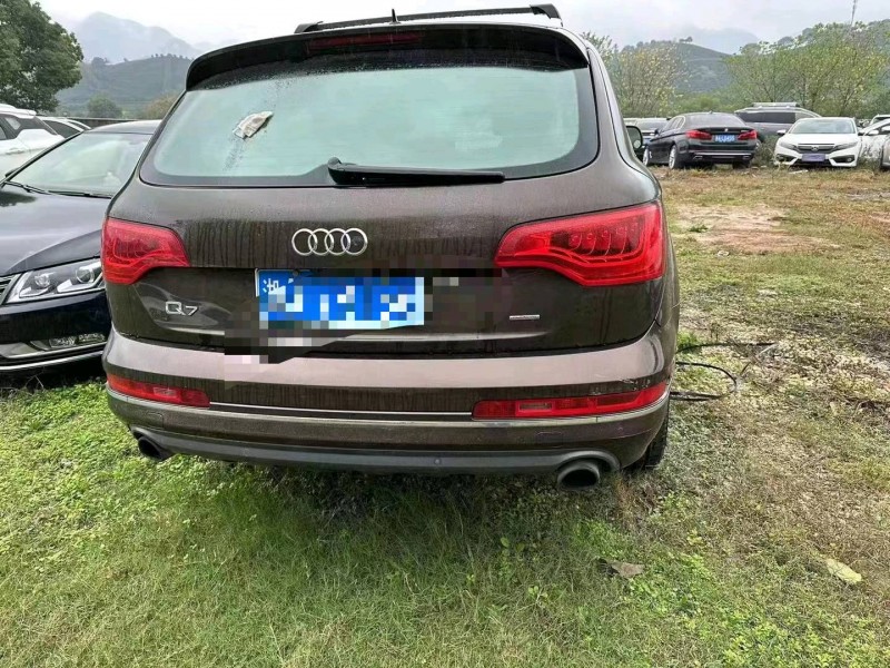 成都15年奥迪Q75