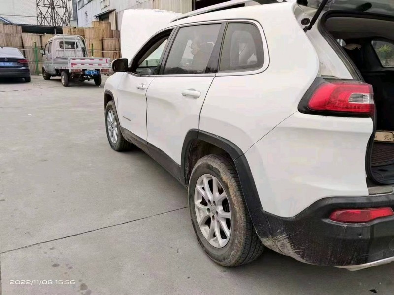 邯郸17年Jeep自由光3