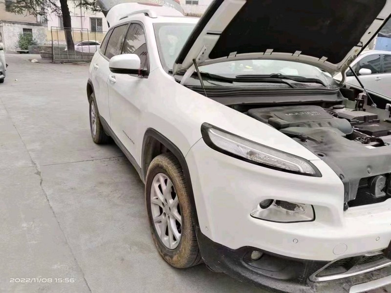 邯郸17年Jeep自由光5