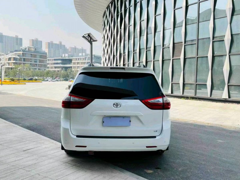 邯郸18年丰田塞纳7