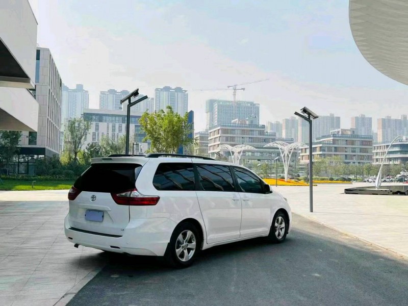 邯郸18年丰田塞纳4