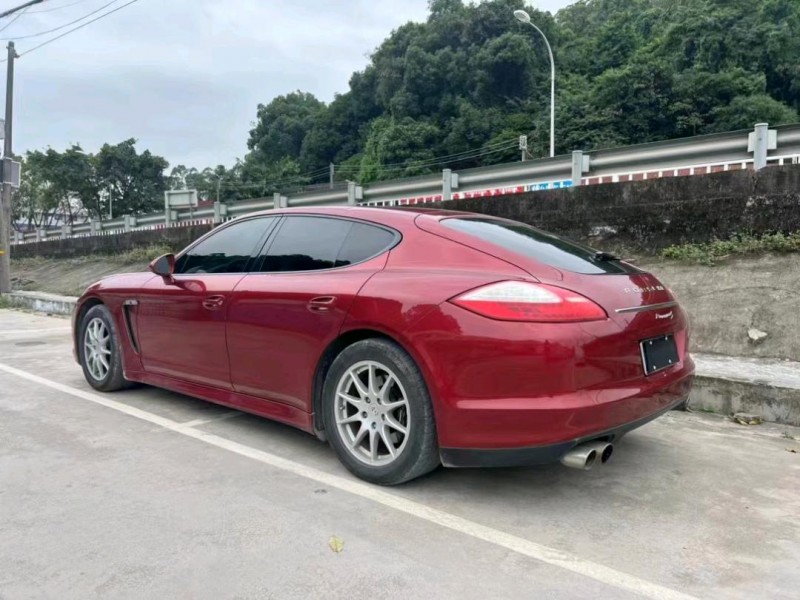 中山13年保时捷帕拉梅拉4
