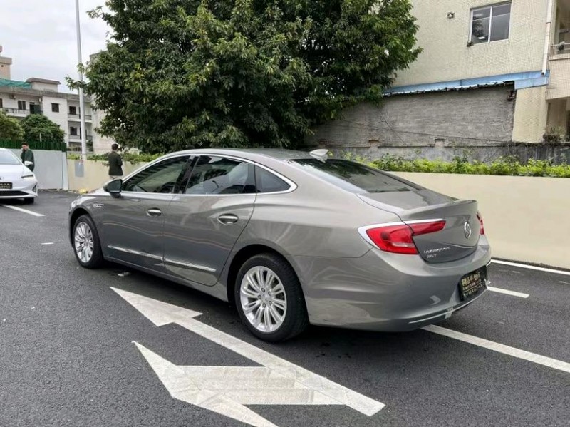 东莞19年别克君越8