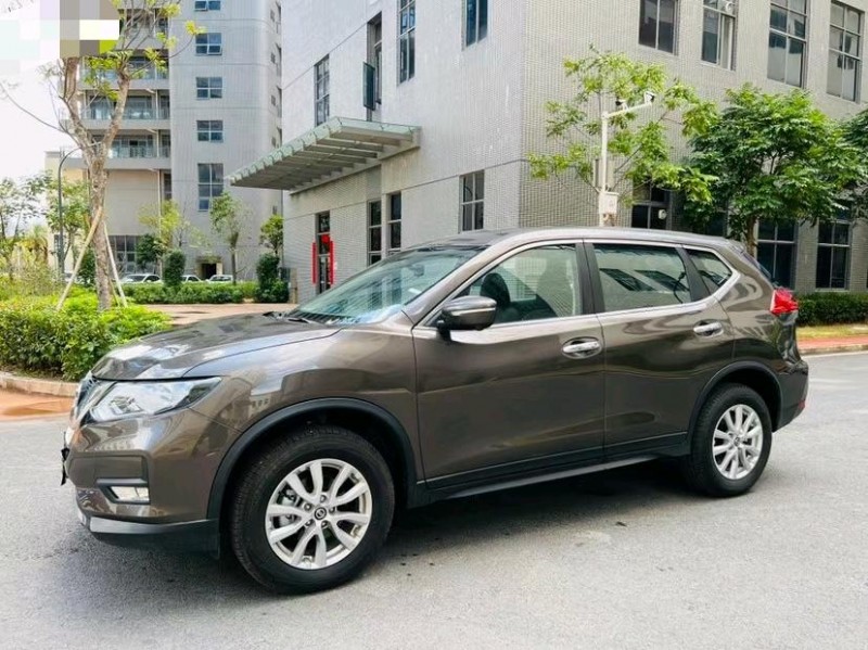 东莞21年日产奇骏2