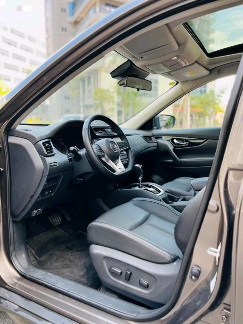 东莞21年日产奇骏4