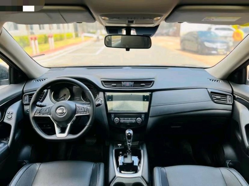 东莞21年日产奇骏5