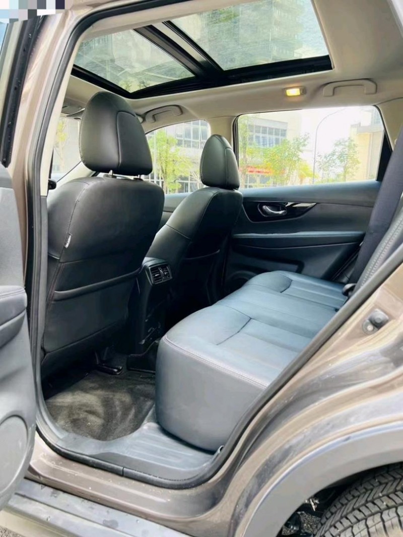 东莞21年日产奇骏6