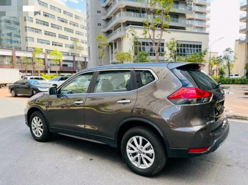 东莞21年日产奇骏8