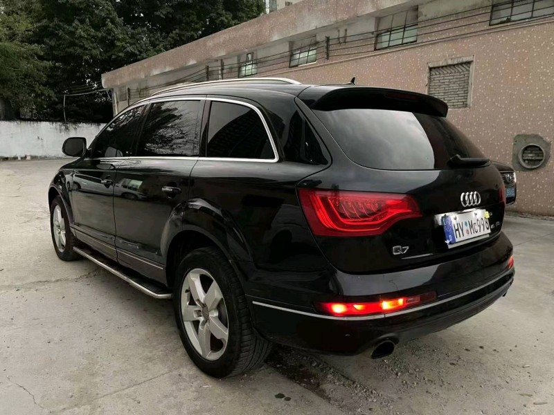 中山13年奥迪Q76
