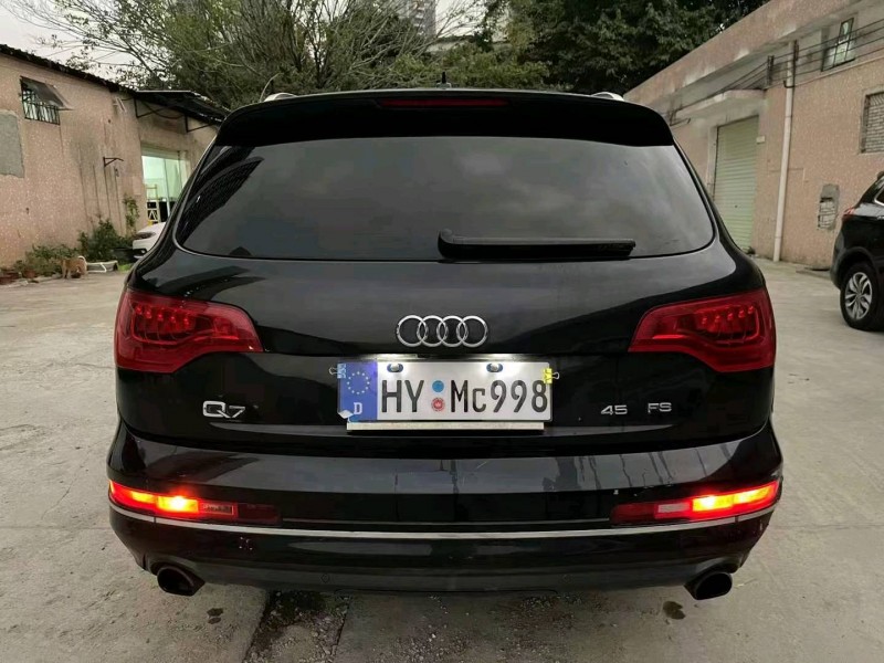 中山13年奥迪Q78