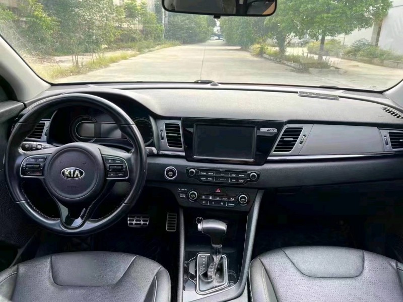 北京17年起亚极睿4