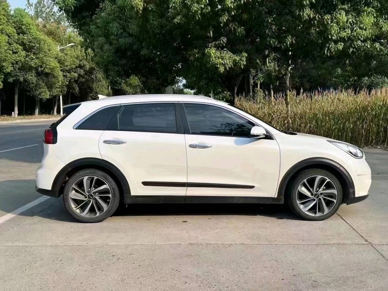 北京17年起亚极睿8